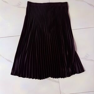 H&M Black A-Line Pleated Skirt